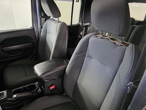 Used 2021 Jeep Gladiator Sport image 11