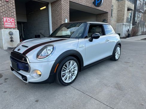 Used 2015 MINI Cooper S image 1