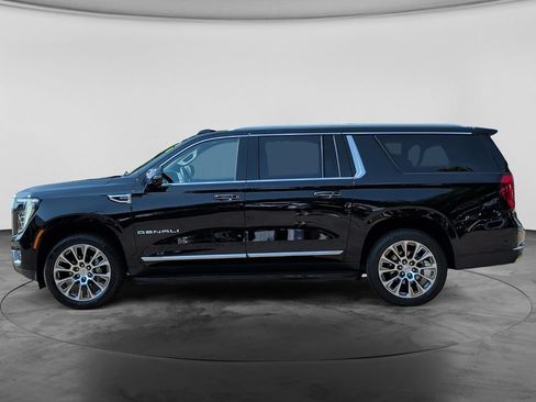 Used 2025 GMC Yukon XL Denali AWD/4WD image 4