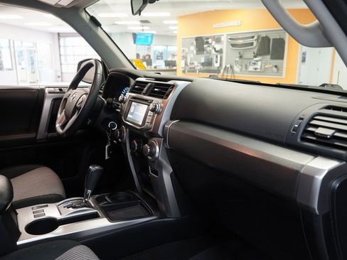 Used 2019 Toyota 4Runner SR5 image 31