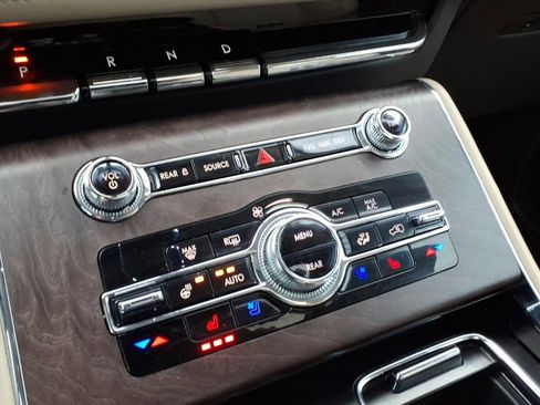 Certified 2023 Lincoln Aviator Reserve w/ Equipment Group 201A image 25