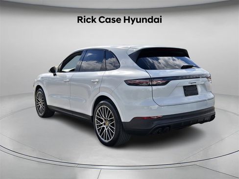 Used 2022 Porsche Cayenne Platinum Edition image 7