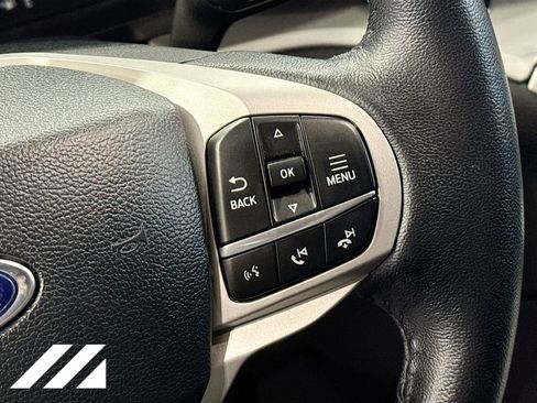 Used 2023 Ford Explorer XLT AWD/4WD image 12