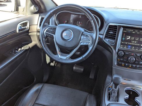 Used 2018 Jeep Grand Cherokee Altitude image 15