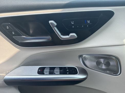 Used 2025 Mercedes-Benz GLC 350e 4MATIC image 12