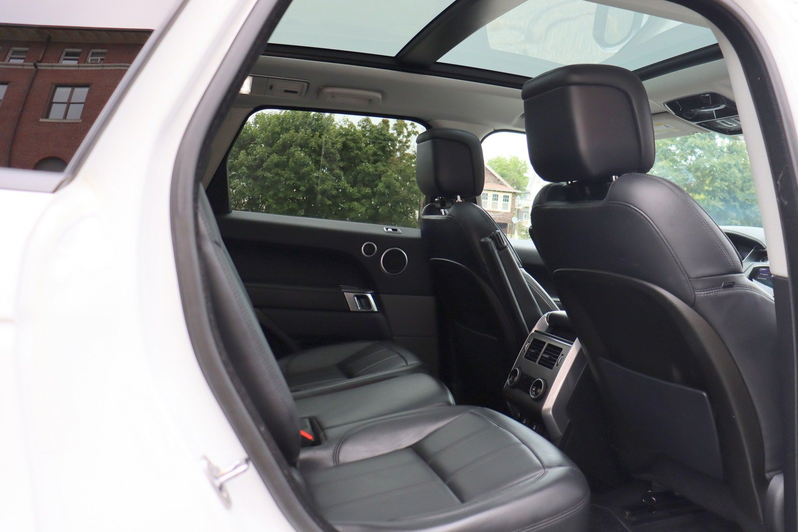 Used 2018 Land Rover Range Rover Sport HSE AWD/4WD image 17