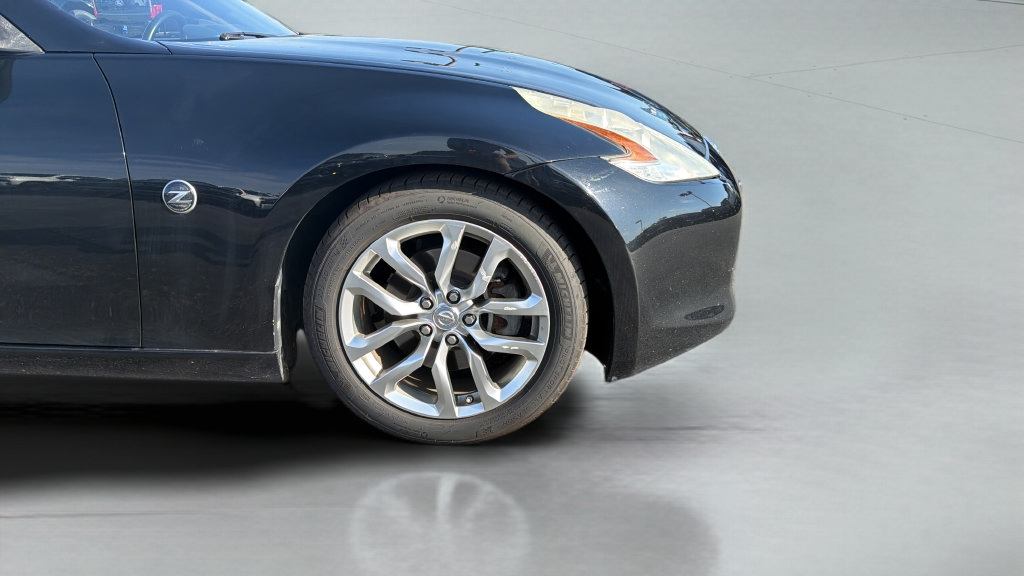 Used 2010 Nissan 370Z Touring RWD image 14