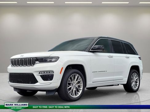 Used 2023 Jeep Grand Cherokee Summit w/ Luxury Tech Group V AWD/4WD image 8