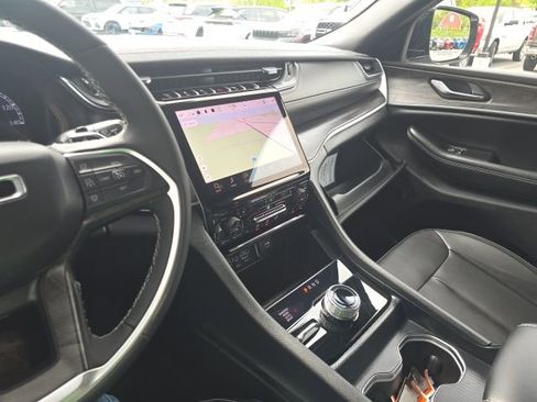 Certified 2025 Jeep Grand Cherokee L Limited w/ Black Appearance Package image 28