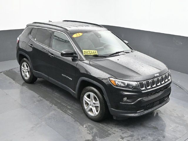 Used 2024 Jeep Compass Latitude w/ Altitude Special Edition AWD/4WD image 38