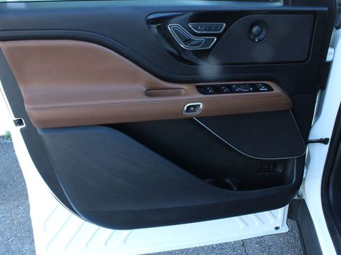 Used 2020 Lincoln Aviator Reserve w/ Equipment Group 201A image 25