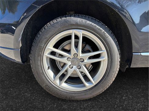 Used 2017 Audi Q5 2.0T Premium image 12