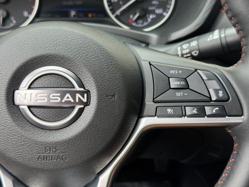 Used 2025 Nissan Sentra SR w/ SR Premium Package FWD image 21