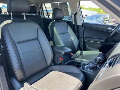 Used 2018 Volkswagen Tiguan SE w/ Panoramic Sunroof Package AWD/4WD image 23