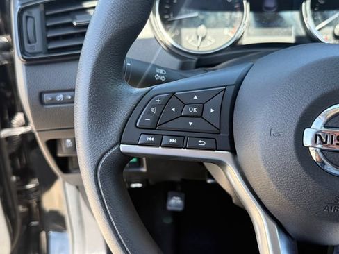 Used 2020 Nissan Rogue Sport S FWD image 13