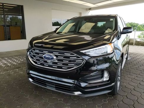 Used 2019 Ford Edge Titanium w/ Equipment Group 301A AWD/4WD image 2