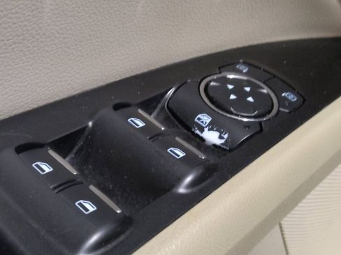 Used 2019 Ford Fusion SEL FWD image 27