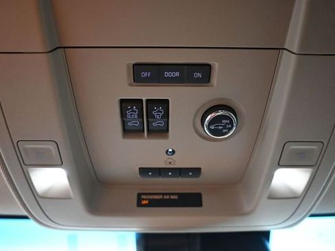 Used 2018 Chevrolet Suburban Premier AWD/4WD image 43