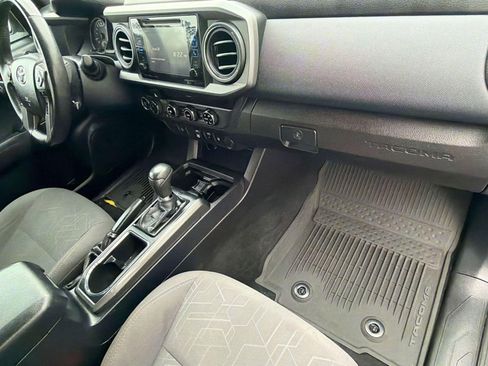 Used 2018 Toyota Tacoma TRD Off-Road AWD/4WD image 33