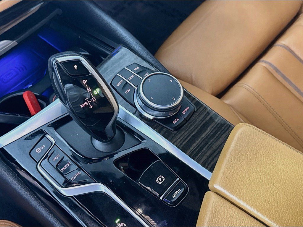 Used 2021 BMW 530i w/ Premium Package RWD image 19