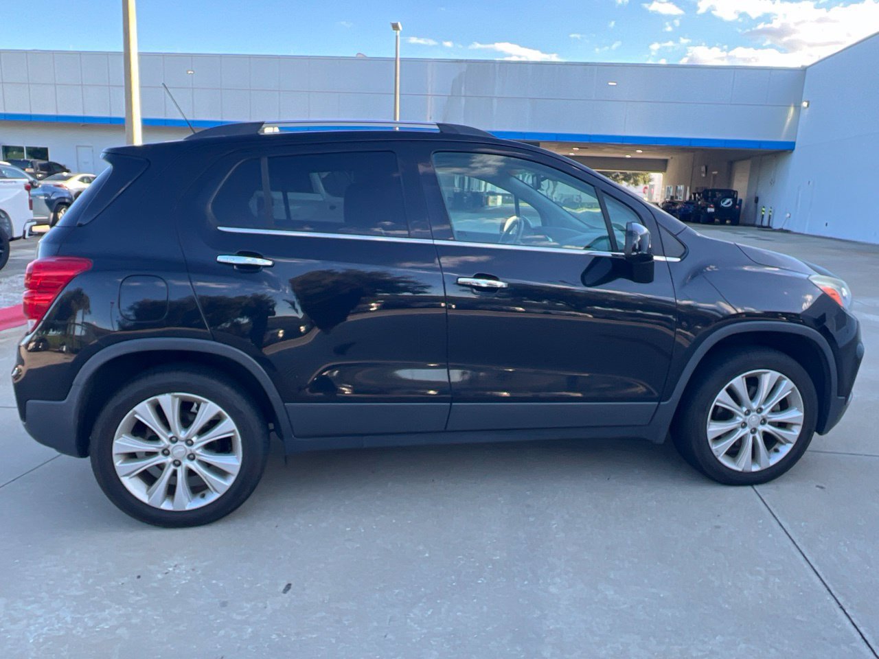 Used 2017 Chevrolet Trax Premier AWD/4WD image 8