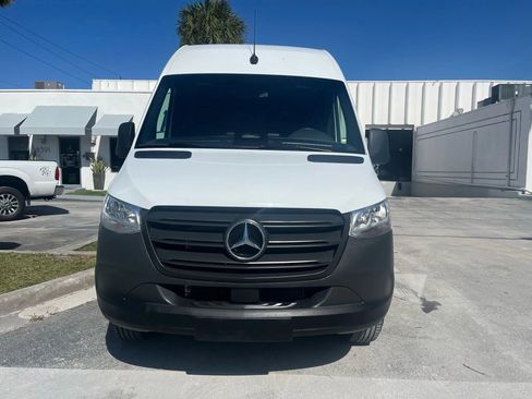 Used 2025 Mercedes-Benz Sprinter 2500 image 3