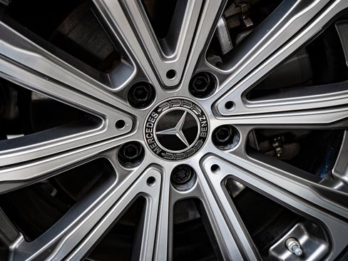 Certified 2025 Mercedes-Benz GLC 300 4MATIC image 8