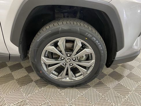 Used 2022 Toyota RAV4 XLE Premium image 2