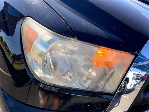 Used 2013 Toyota Tundra 4x4 CrewMax w/ SR5 Pkg image 28