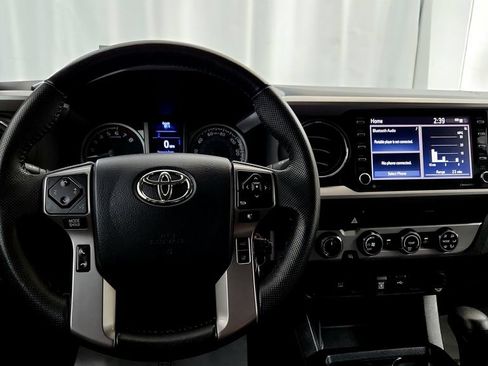 Used 2020 Toyota Tacoma SR5 AWD/4WD image 29