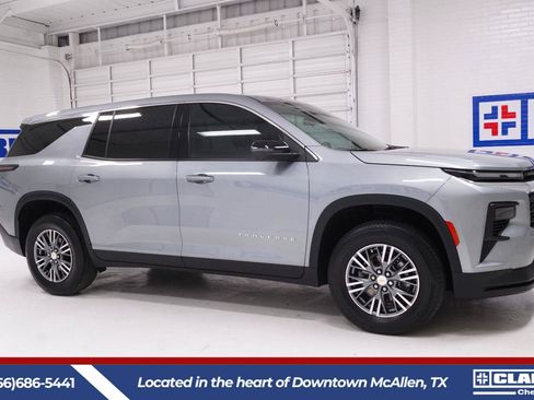 Used 2024 Chevrolet Traverse LS FWD image 4