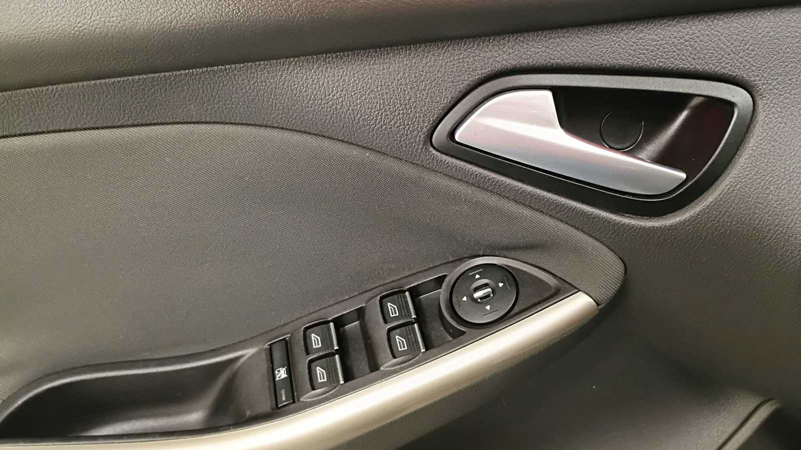 Used 2012 Ford Focus SEL FWD image 15