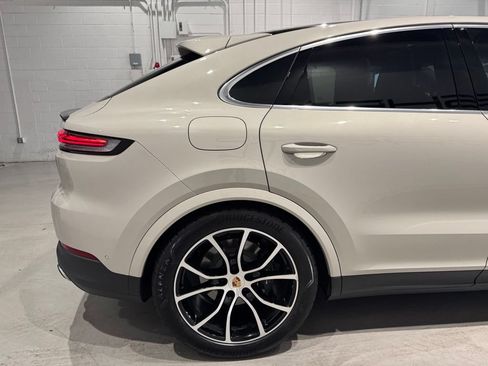 Used 2025 Porsche Cayenne Coupe AWD/4WD image 8