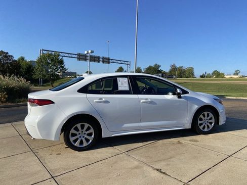 Used 2024 Toyota Corolla LE image 11
