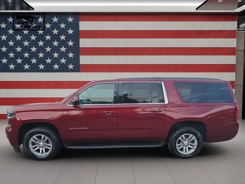Used 2019 Chevrolet Suburban LT w/ Luxury Package AWD/4WD image 8