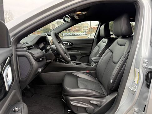 New 2026 Jeep Compass Latitude image 13