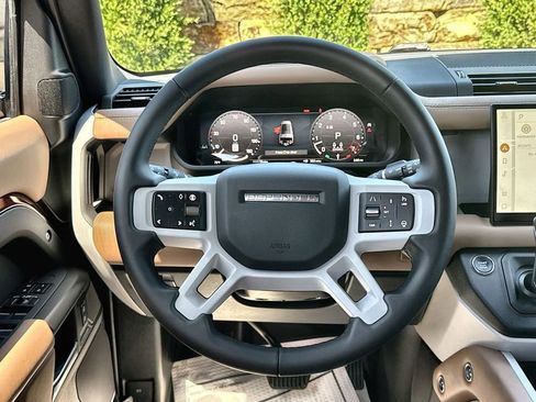 Used 2025 Land Rover Defender 130 X-Dynamic SE image 21