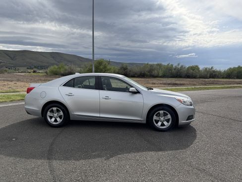 Used 2013 Chevrolet Malibu LT FWD image 3