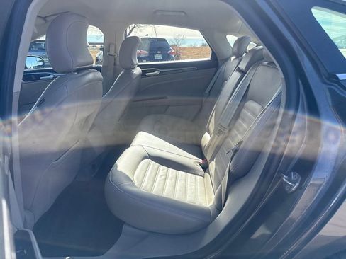 Used 2018 Ford Fusion SE image 24