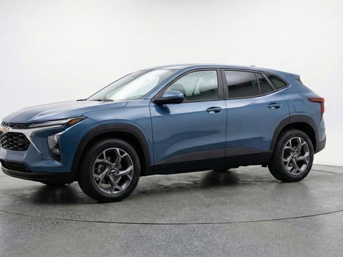 Used 2025 Chevrolet Trax LT image 3