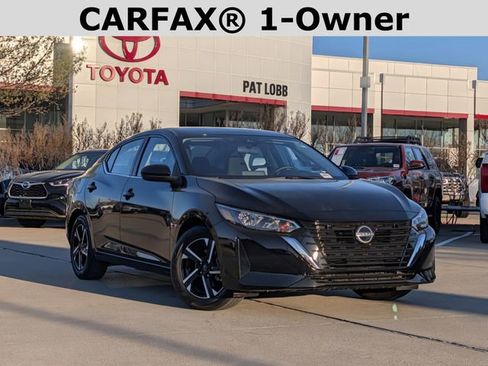 Used 2025 Nissan Sentra SV image 2