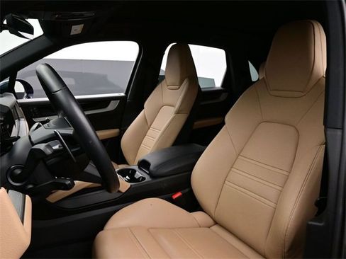 Used 2025 Porsche Cayenne E-Hybrid image 5