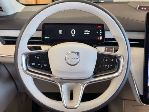 Used 2025 Volvo EX90 Ultra AWD/4WD image 33