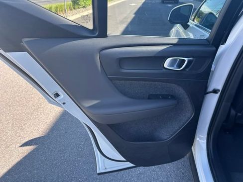 Certified 2025 Volvo XC40 B5 Plus AWD/4WD image 16
