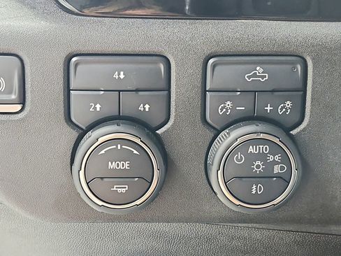 Used 2024 Chevrolet Silverado 2500 LT AWD/4WD image 26