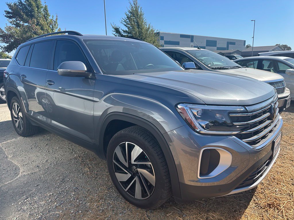 Used 2025 Volkswagen Atlas SE FWD image 3