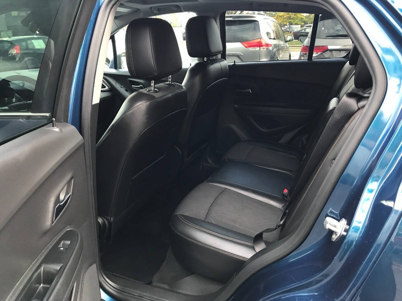 Used 2019 Chevrolet Trax LT w/ Sun & Sound Package AWD/4WD image 10