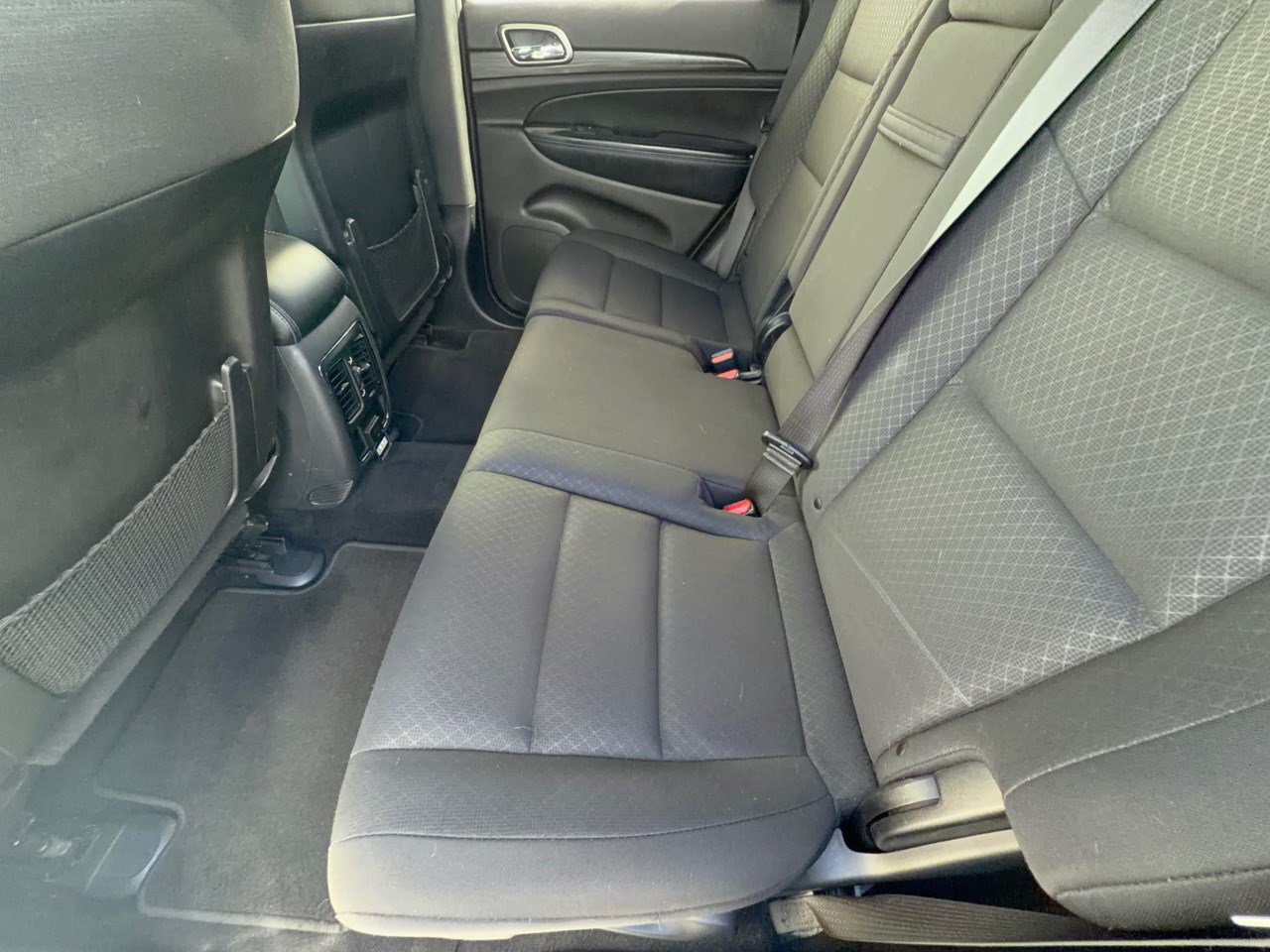 Used 2019 Jeep Grand Cherokee Laredo RWD image 25