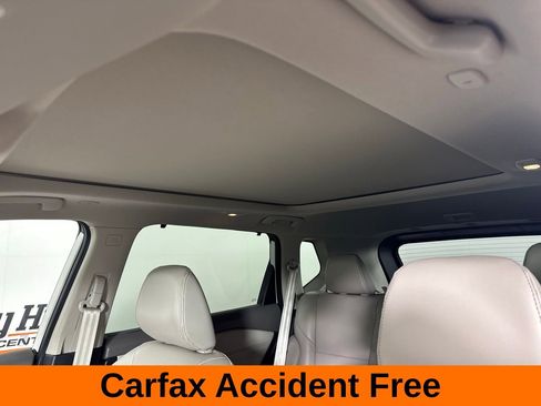 Used 2023 Nissan Rogue SL w/ SL Premium Package image 3