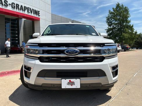 Used 2024 Ford Expedition Limited AWD/4WD image 3